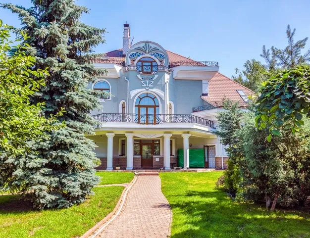 дом  в КП Береста, 2 км от МКАД