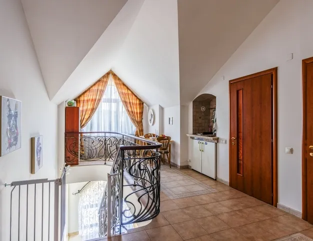 дом  в КП Береста, 2 км от МКАД