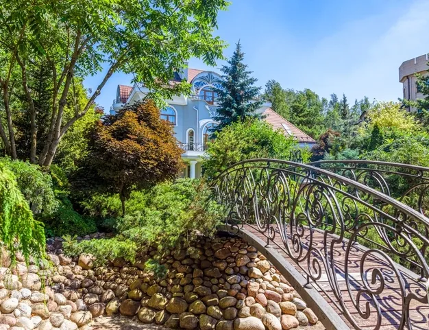 дом  в КП Береста, 2 км от МКАД