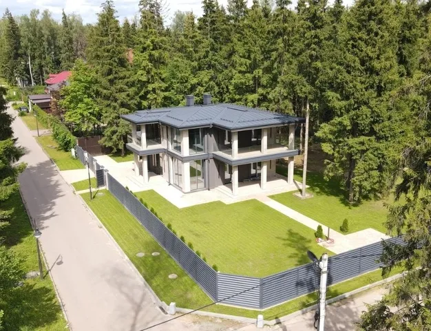 дом  в КП Лесные Зори, 25 км от МКАД