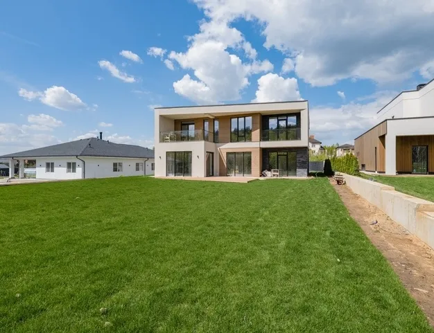 дом  в КП Заречный, 18 км от МКАД