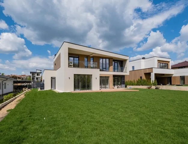 дом  в КП Заречный, 18 км от МКАД