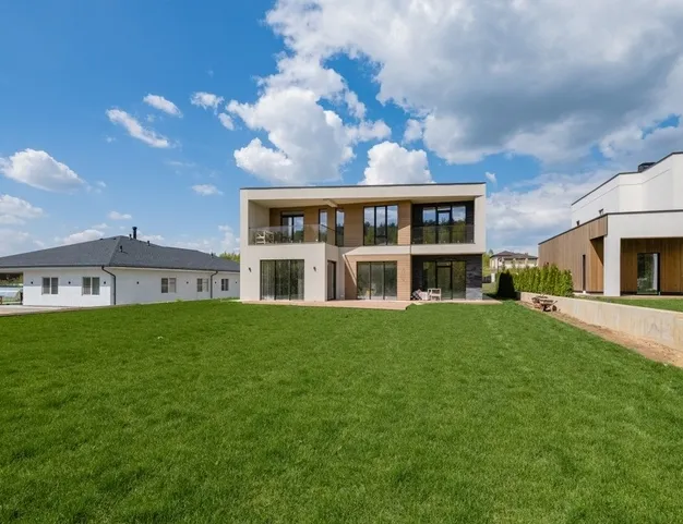 дом  в КП Заречный, 18 км от МКАД