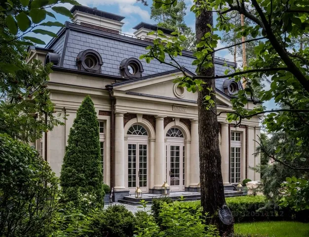 дом  в КП Резиденции Бенилюкс, 19 км от МКАД