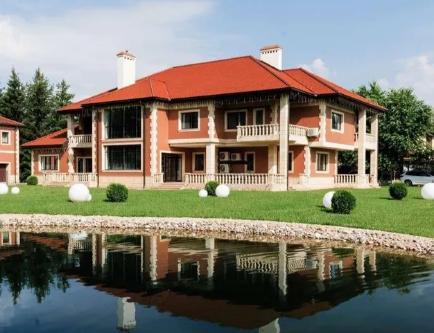 дом  в КП Резиденции Бенилюкс, 19 км от МКАД