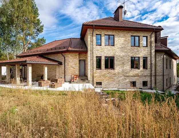 дом  в КП Александровка, 13 км от МКАД