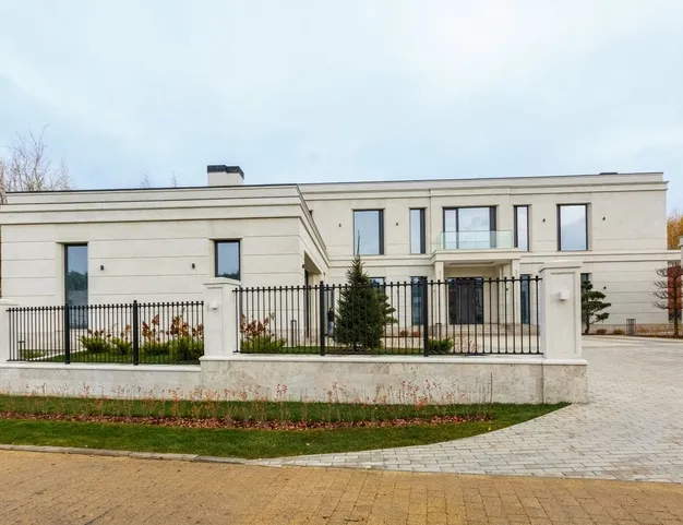 дом  в КП Ромашково, 10 км от МКАД