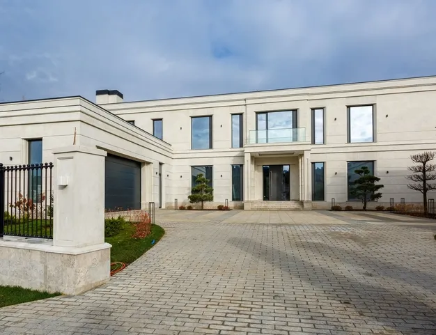 дом  в КП Ромашково, 10 км от МКАД