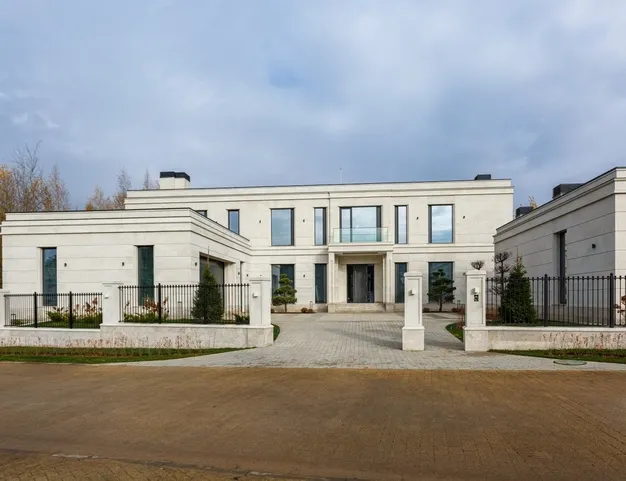 дом  в КП Ромашково, 10 км от МКАД