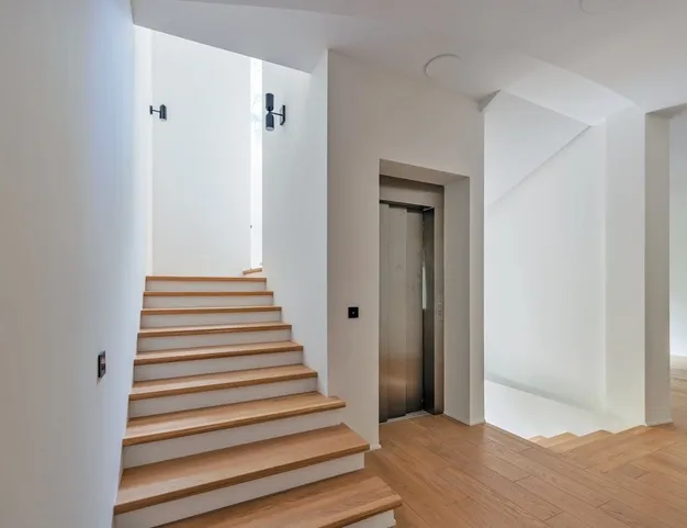 дом  в КП Лебединое озеро, 15 км от МКАД