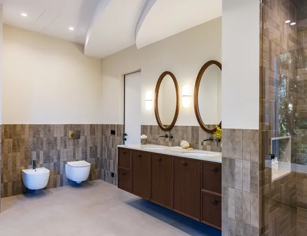 дом  в КП Лебединое озеро, 15 км от МКАД