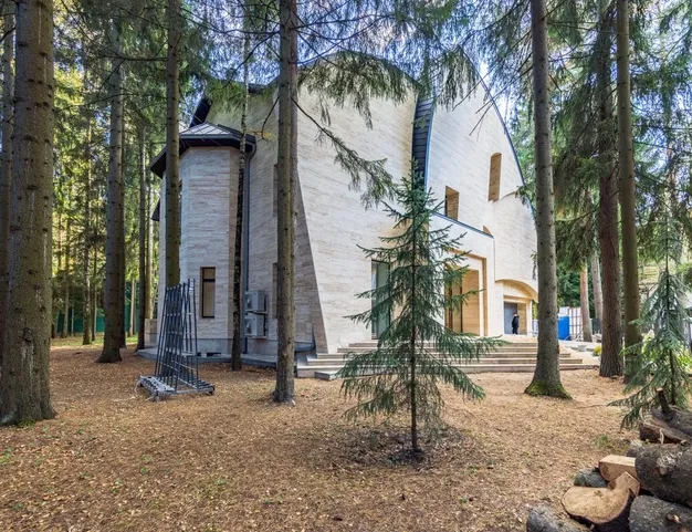 дом  в КП Лебединое озеро, 15 км от МКАД