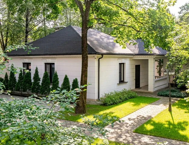 дом  в КП Новь, 6 км от МКАД