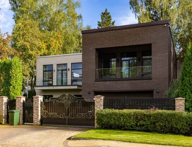 дом  в КП Монтевиль, 23 км от МКАД