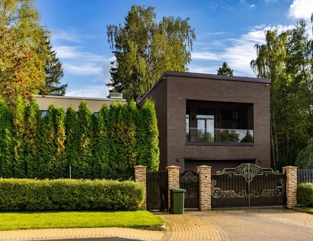 дом  в КП Монтевиль, 23 км от МКАД