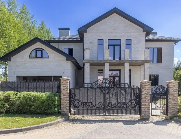 дом  в КП Монтевиль, 23 км от МКАД