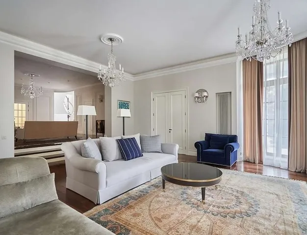 дом  в КП Резиденции Бенилюкс, 19 км от МКАД