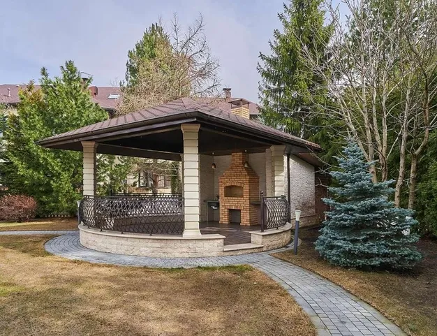 дом  в КП Резиденции Бенилюкс, 19 км от МКАД