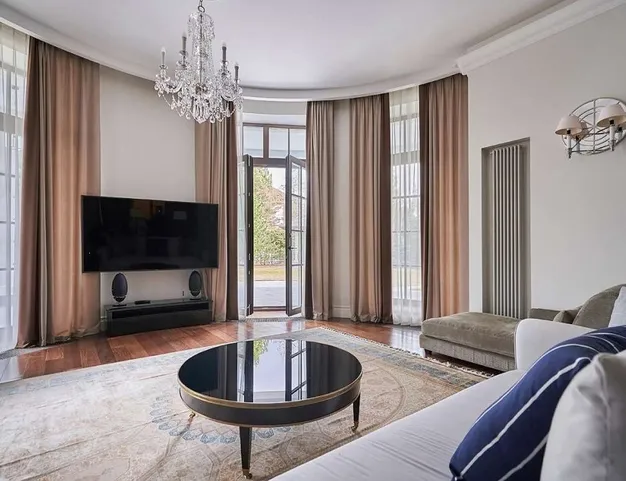 дом  в КП Резиденции Бенилюкс, 19 км от МКАД