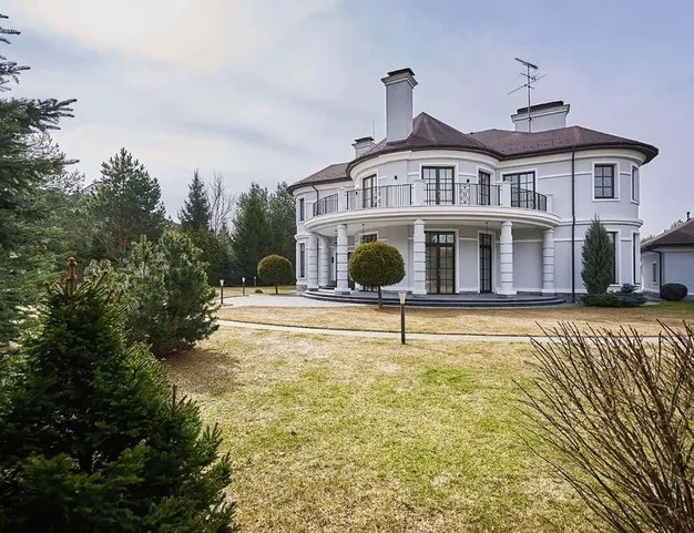 дом  в КП Резиденции Бенилюкс, 19 км от МКАД