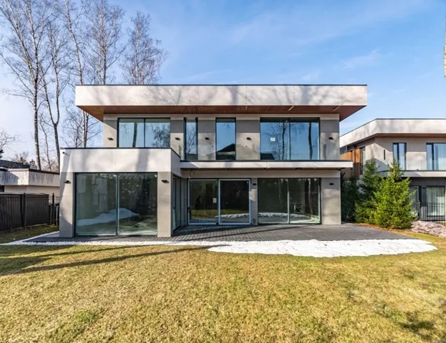 дом  в КП Монтевиль, 23 км от МКАД