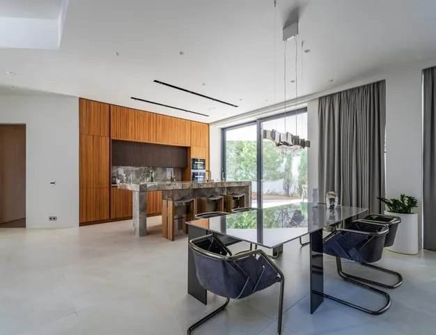 дом  в КП Жуковка, 9 км от МКАД