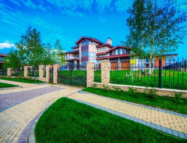 дом  в КП Монтевиль, 23 км от МКАД