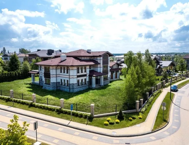 дом  в КП Монтевиль, 23 км от МКАД