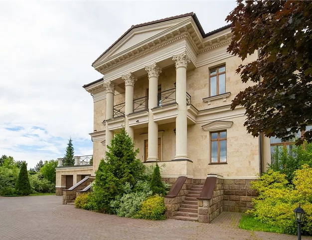 дом  в КП Монолит, 24 км от МКАД