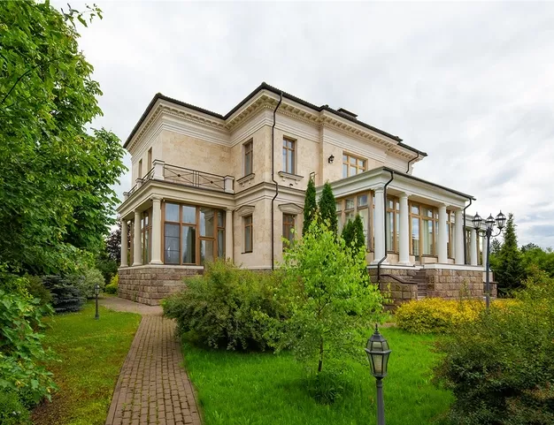 дом  в КП Монолит, 24 км от МКАД