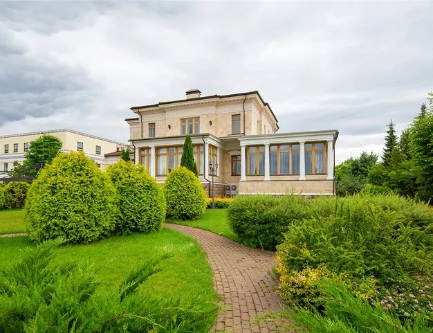 дом  в КП Монолит, 24 км от МКАД