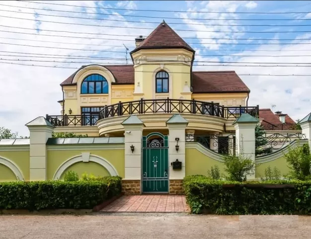 дом  в КП Усово, 12 км от МКАД