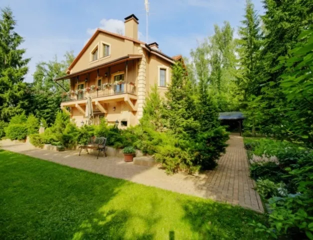 дом  в КП Изумрудный век, 16 км от МКАД